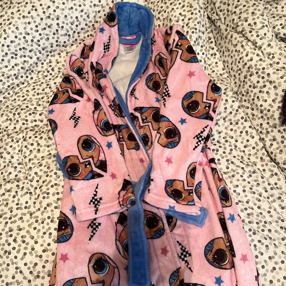 If you have a Lol  fan : check out this bath robe